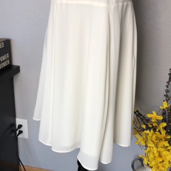 Express Off White Lace Dress - Picture 3 of 9